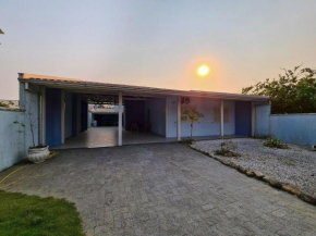 Casa aconchegante com 04 dormitórios na praia de Zimbros